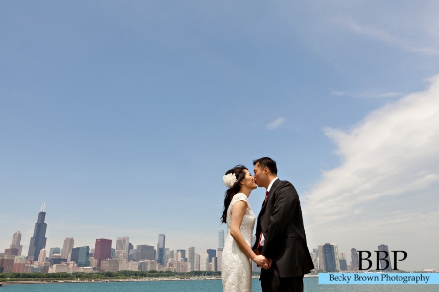 wedding photos with chicago skyline