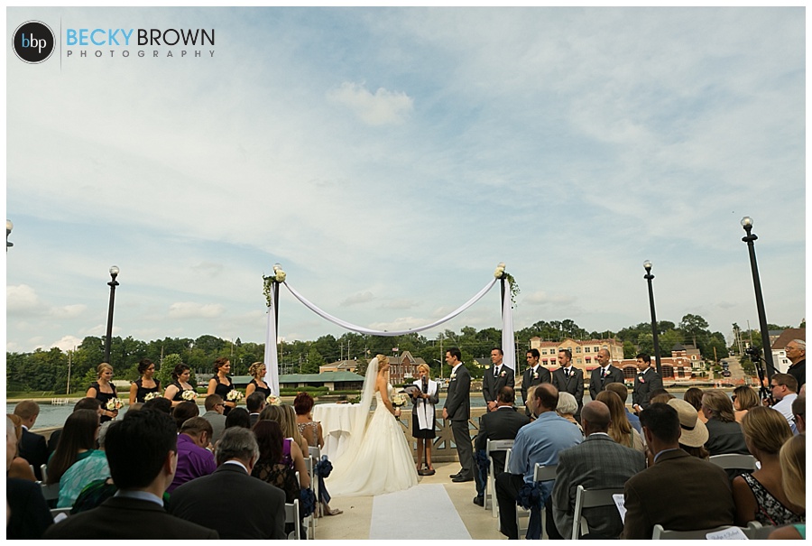 Outdoor ceremony chicago hotel baker
