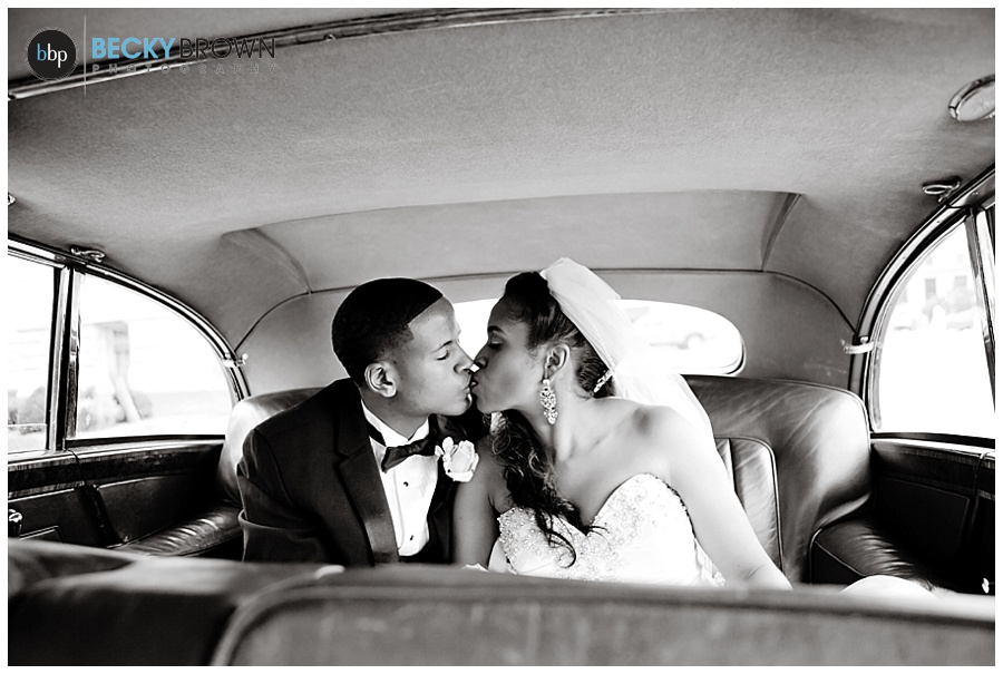 Wedding photos in vintage car 0211